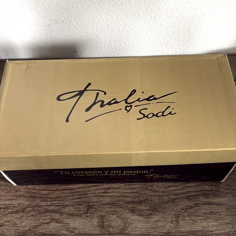❌SOLD❌ NIB [Thalia Sodi] Joya Rhinestone Thong Sandals Gold Metallic Women’s 5 - Picture 13 of 13